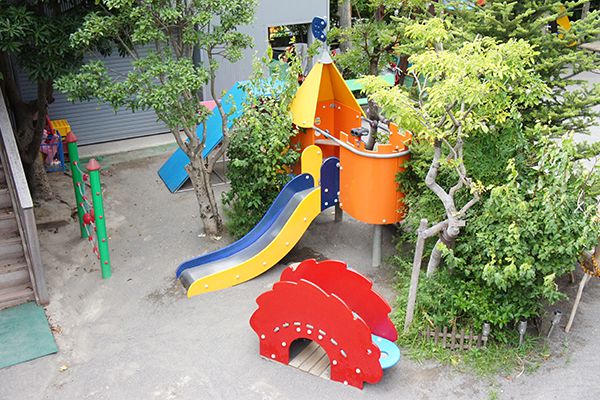 葛飾若草幼稚園の園庭の遊具